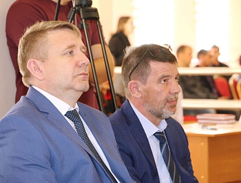  Рабочее совещание руководства автономии с сельскохозяйственными производителями свежей плодоовощной продукции и столового винограда, с заготовительными и перерабатывающими предприятиями республики Молдова.